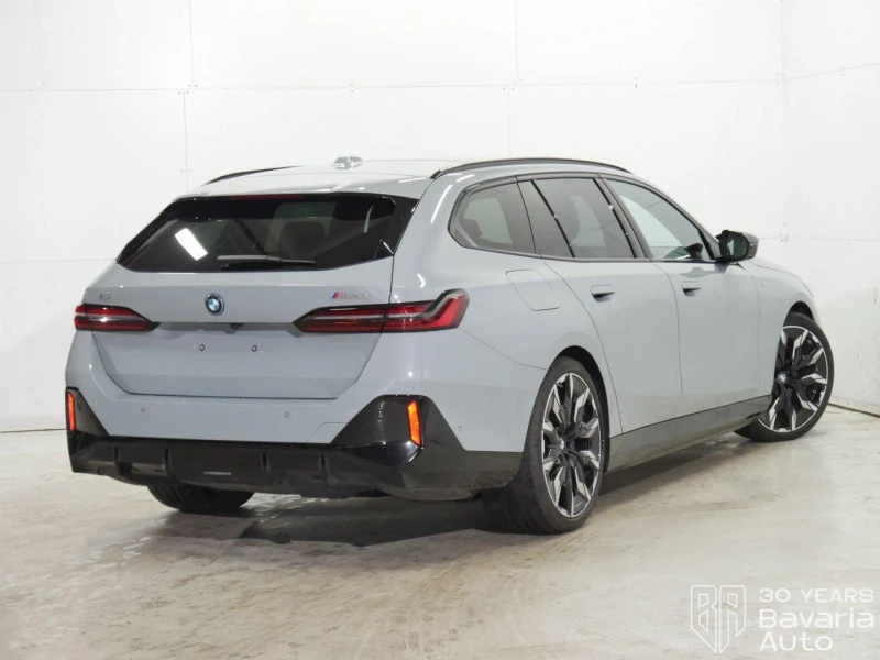 BMW i5 M60 xDrive Touring, снимка 3 - Автомобили и джипове - 52788053