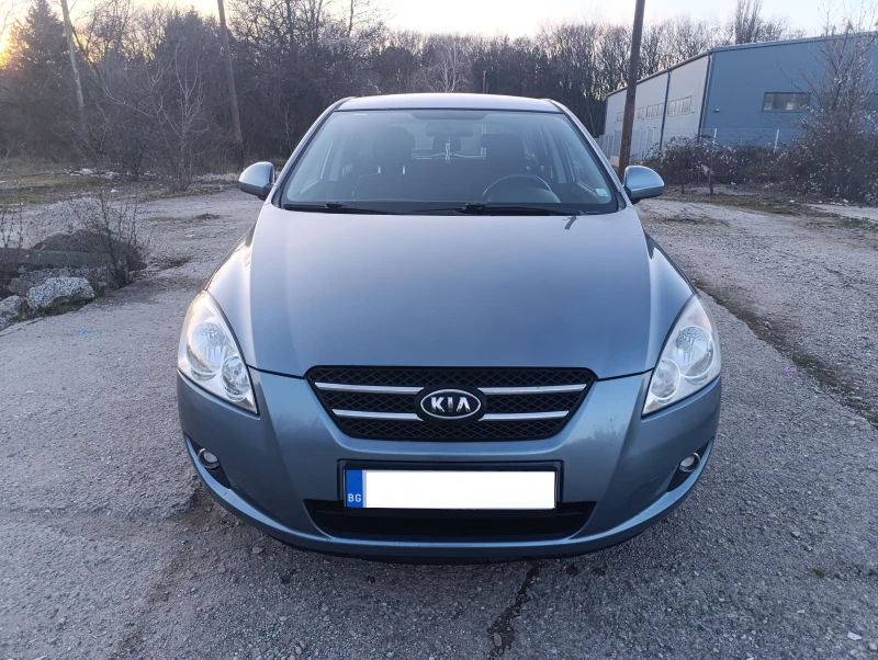 Kia Ceed 1.6i, снимка 2 - Автомобили и джипове - 53064574