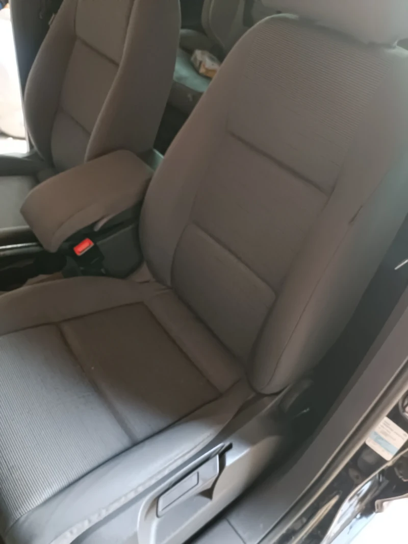 VW Touran 1.9 TDI , снимка 10 - Автомобили и джипове - 53092903