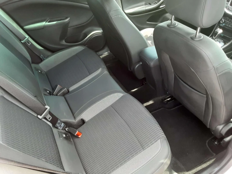 Opel Astra 1.5, снимка 9 - Автомобили и джипове - 53429447