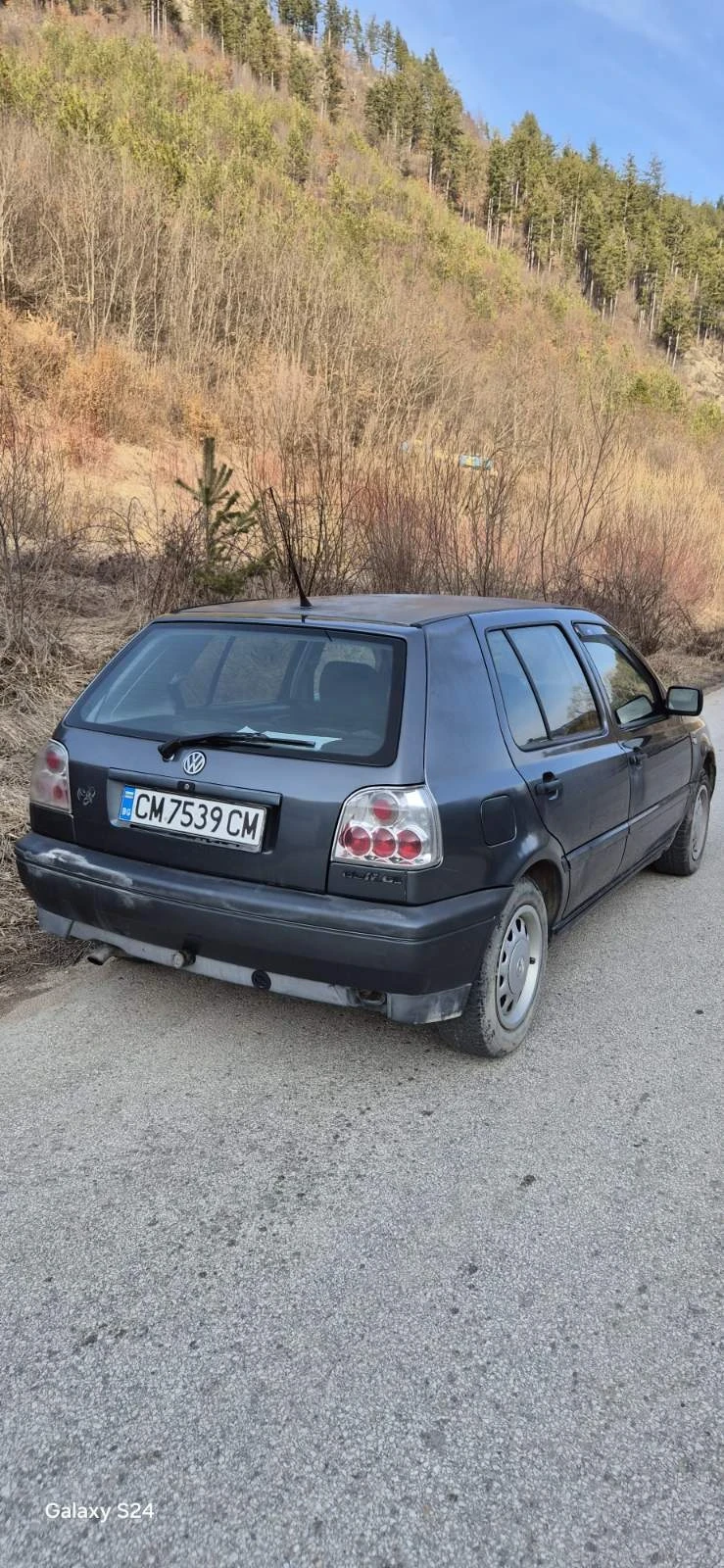 VW Golf 1.6, снимка 1 - Автомобили и джипове - 49238844