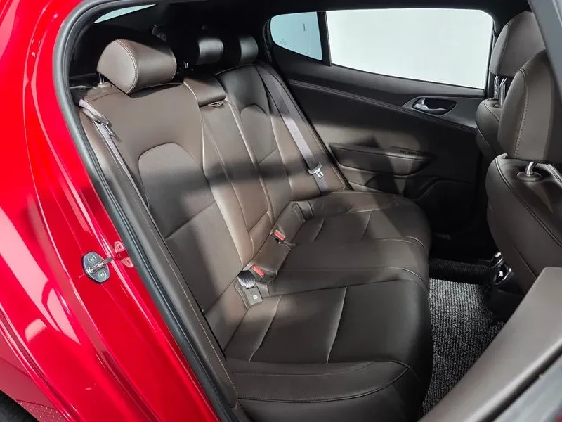 Kia Stinger 2.0 TURBO AWD, снимка 11 - Автомобили и джипове - 55559351