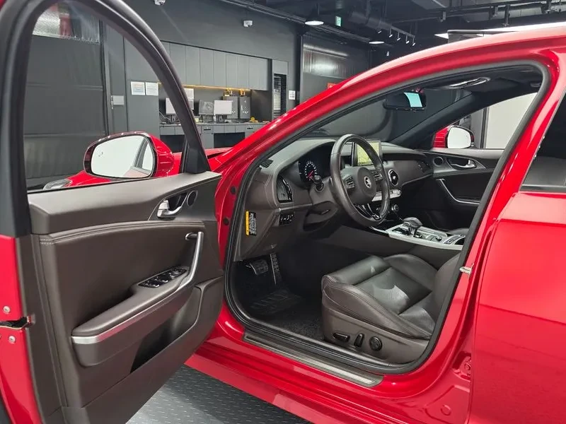 Kia Stinger 2.0 TURBO AWD, снимка 10 - Автомобили и джипове - 55559351