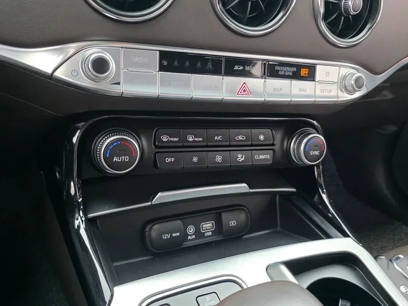 Kia Stinger 2.0 TURBO AWD, снимка 17 - Автомобили и джипове - 55559351