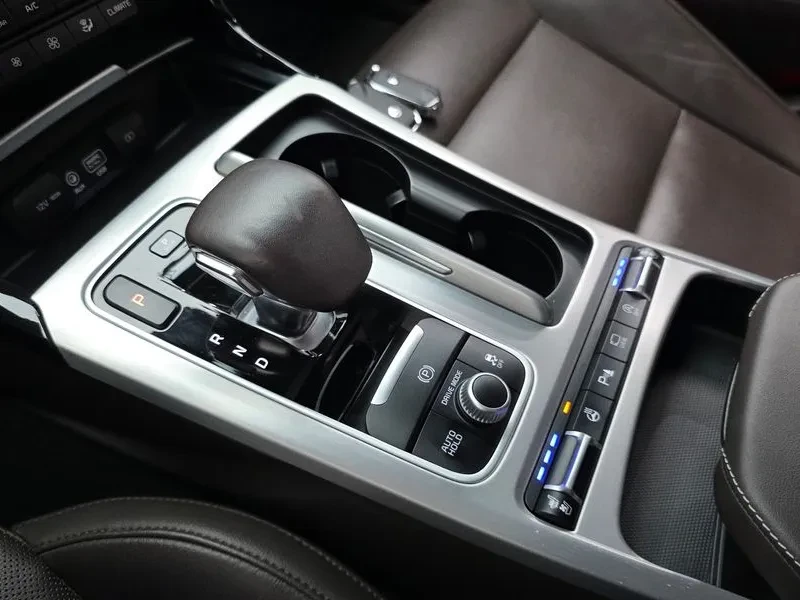Kia Stinger 2.0 TURBO AWD, снимка 9 - Автомобили и джипове - 55559351
