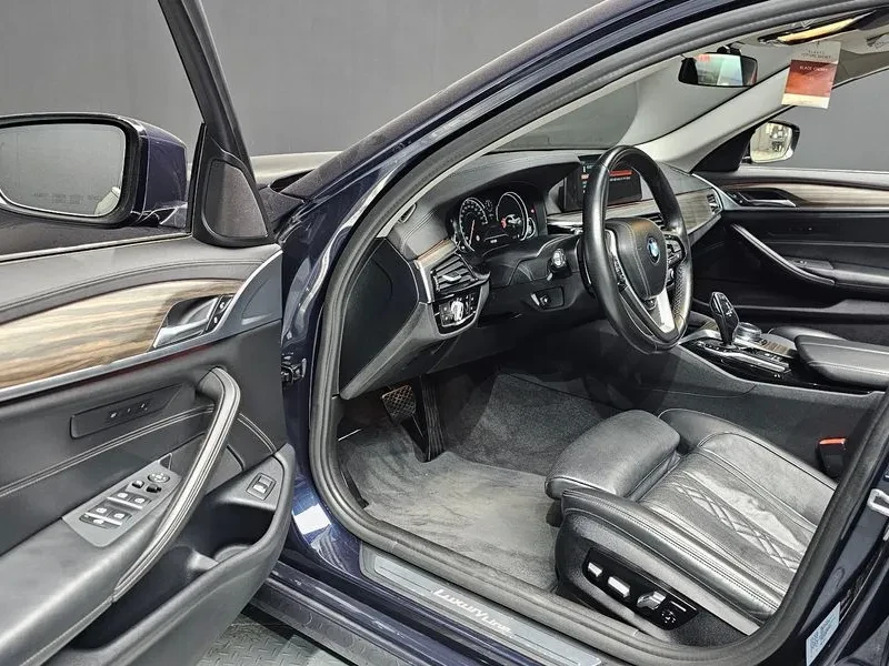 BMW 530 LUXURY G30, снимка 10 - Автомобили и джипове - 55790050