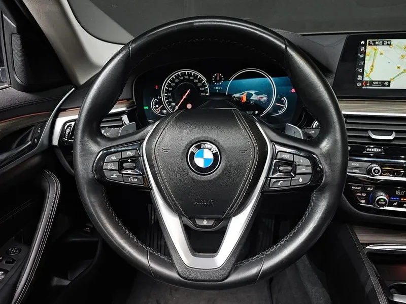 BMW 530 LUXURY G30, снимка 13 - Автомобили и джипове - 55790050