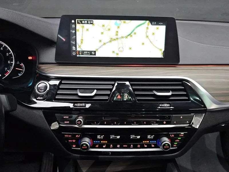 BMW 530 LUXURY G30, снимка 14 - Автомобили и джипове - 55790050