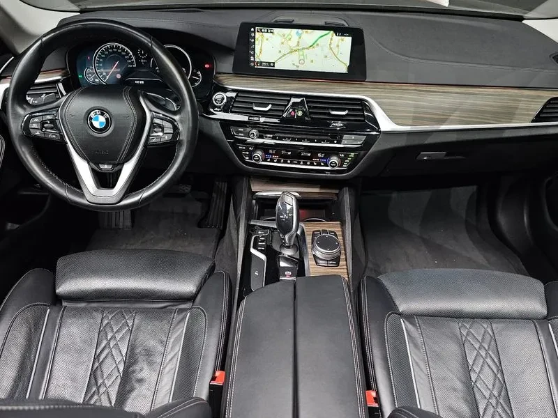 BMW 530 LUXURY G30, снимка 7 - Автомобили и джипове - 55790050