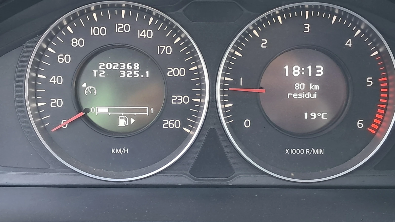 Volvo V60 РЕАЛНИ КМ ИЗКЛЮЧИТЕЛНО СЕРВИЗ КНИЖК ОБСЛУЖН УНИКАТ, снимка 11 - Автомобили и джипове - 11715522