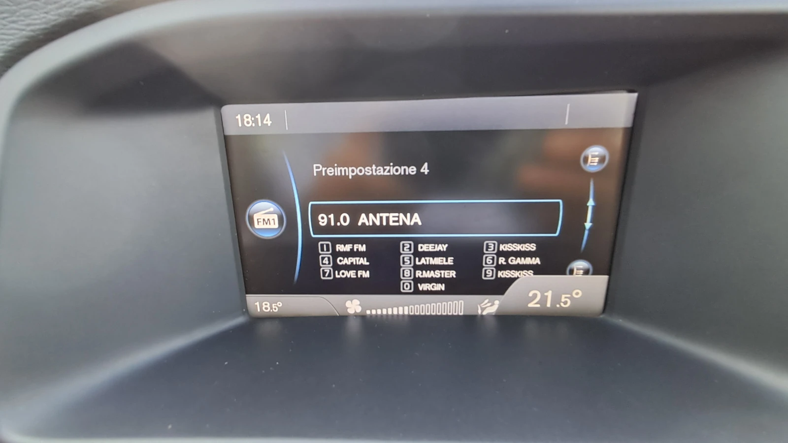 Volvo V60 РЕАЛНИ КМ ИЗКЛЮЧИТЕЛНО СЕРВИЗ КНИЖК ОБСЛУЖН УНИКАТ, снимка 15 - Автомобили и джипове - 11715522