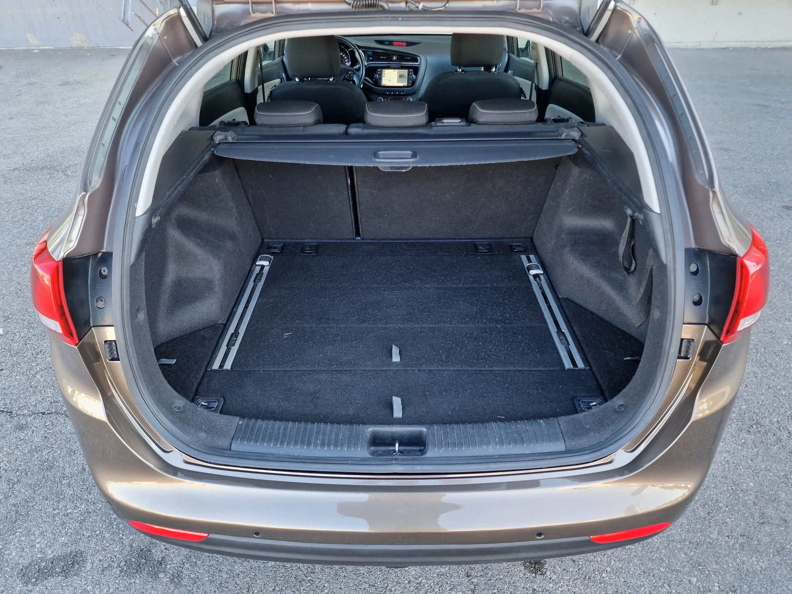 Kia Ceed SW 1.0 TGDI 79800 km. | Mobile.bg — изображение 17