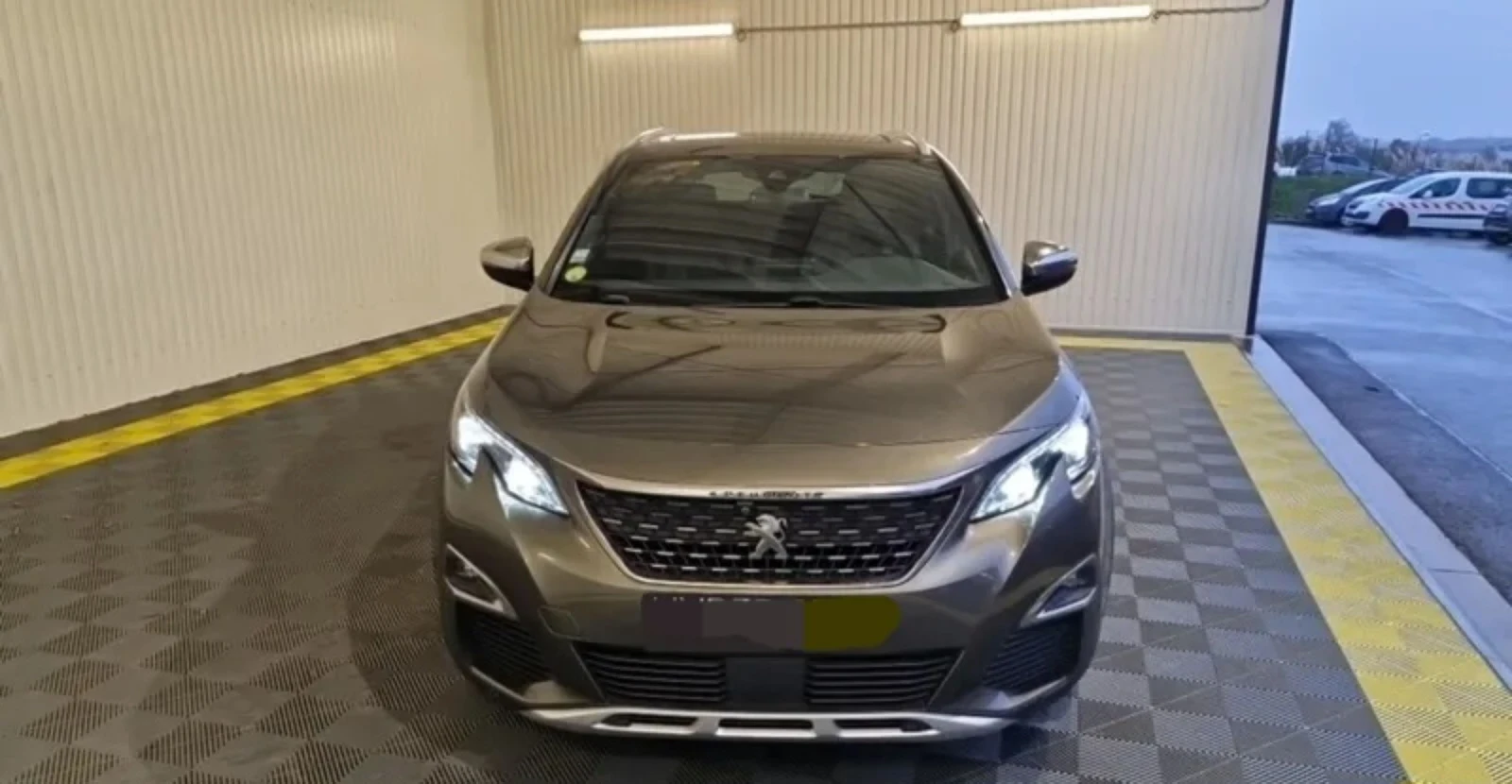 Peugeot 3008 2. 0 GT BLUEHDi 181 S&S EAT8 - изображение 2