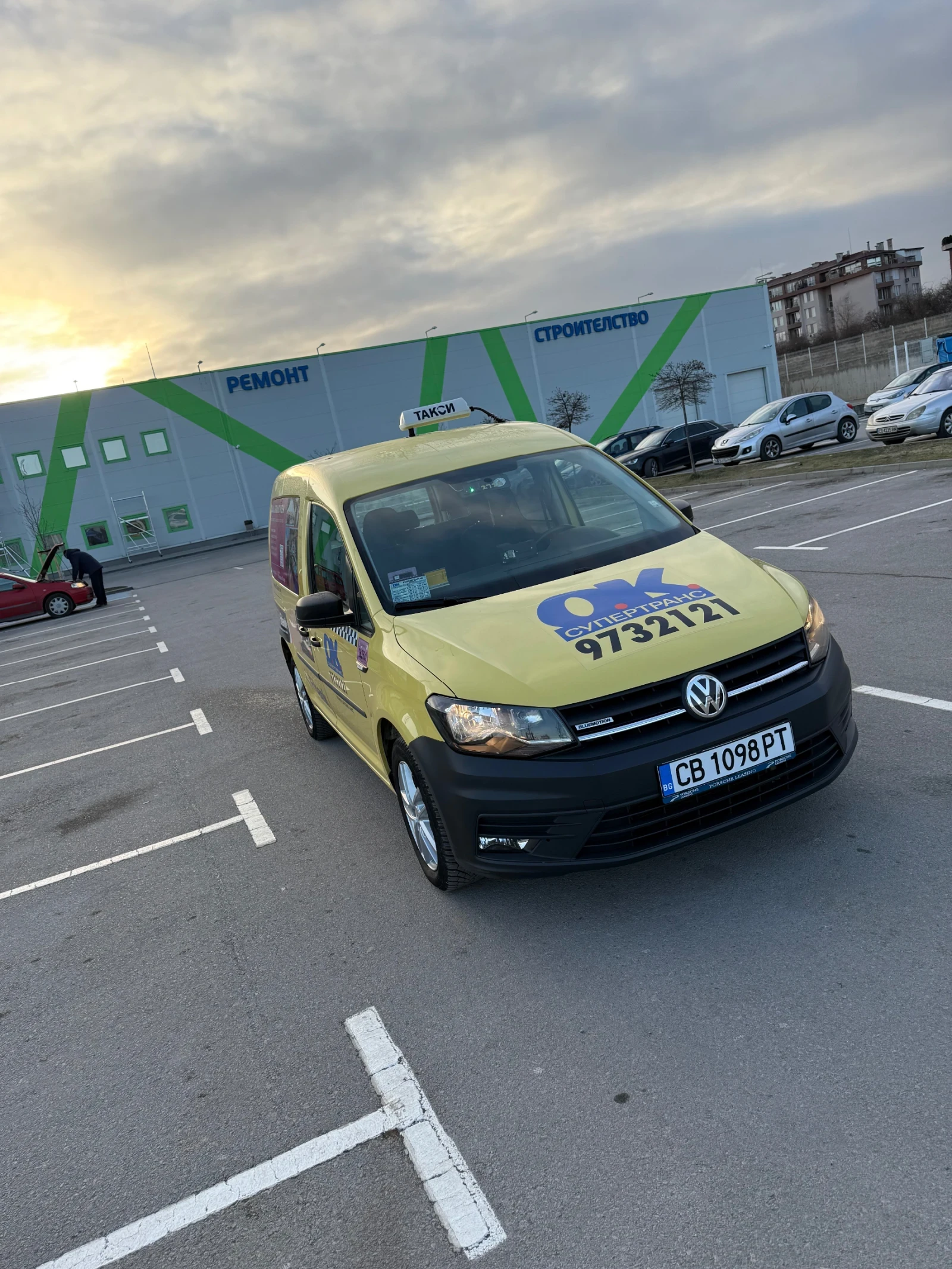 VW Caddy, снимка 13 - Автомобили и джипове - 53797427