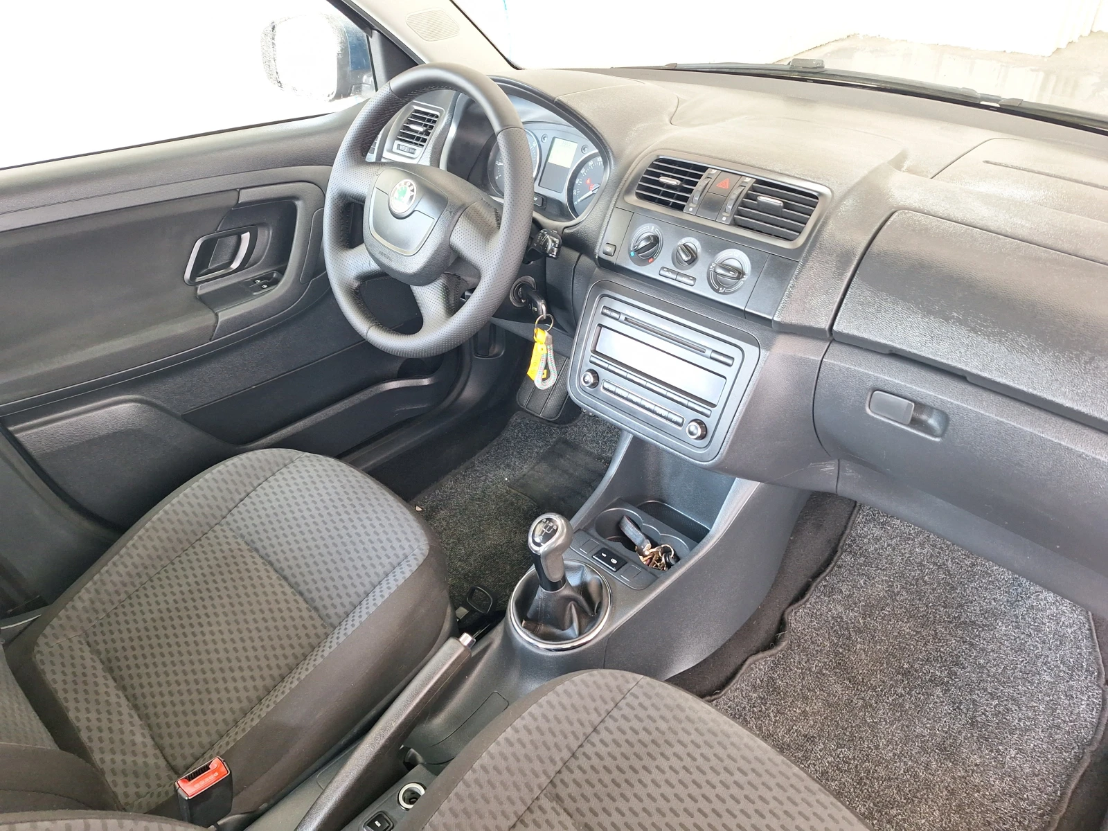 Skoda Fabia 1.2i, снимка 14 - Автомобили и джипове - 55219647