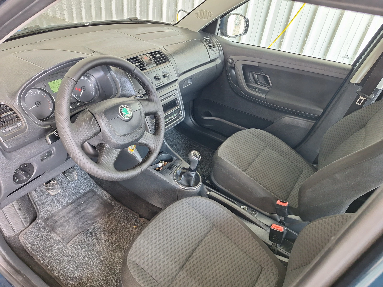 Skoda Fabia 1.2i, снимка 17 - Автомобили и джипове - 55219647