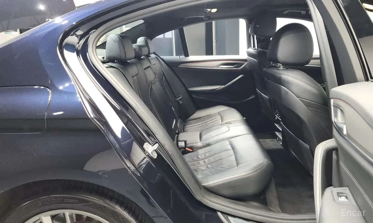 BMW 530 * 530i M Sport Package * ЦЕНА ДО БГ, снимка 11 - Автомобили и джипове - 55627644