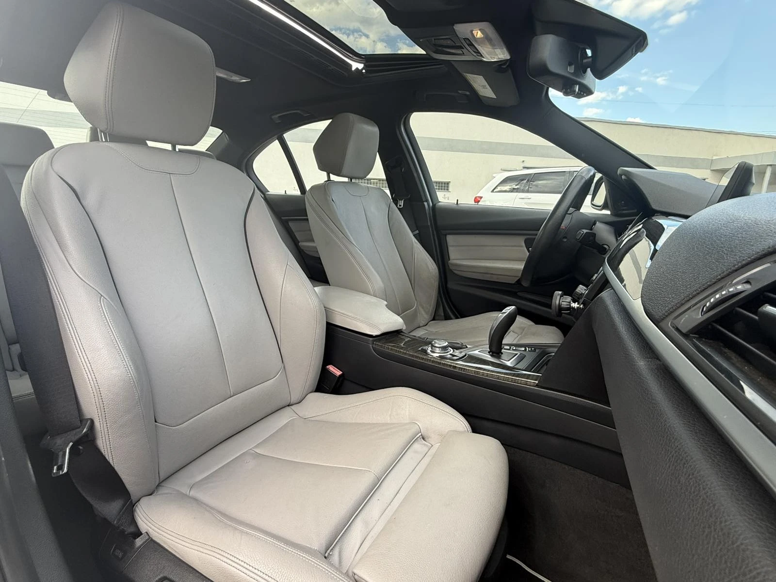 BMW 335 3.0* XDRIVE* HEAD-UP* LINE-ASSIST* FULL, снимка 8 - Автомобили и джипове - 55972586