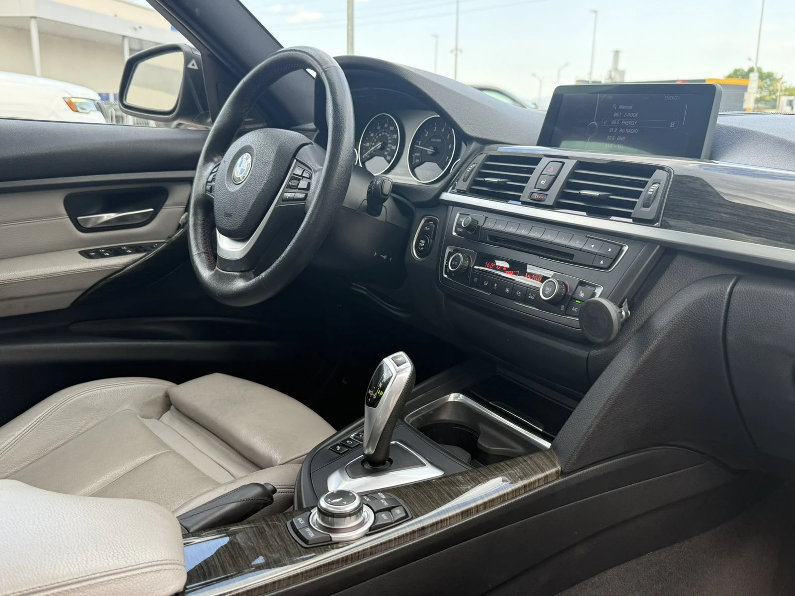 BMW 335 3.0* XDRIVE* HEAD-UP* LINE-ASSIST* FULL, снимка 9 - Автомобили и джипове - 55972586