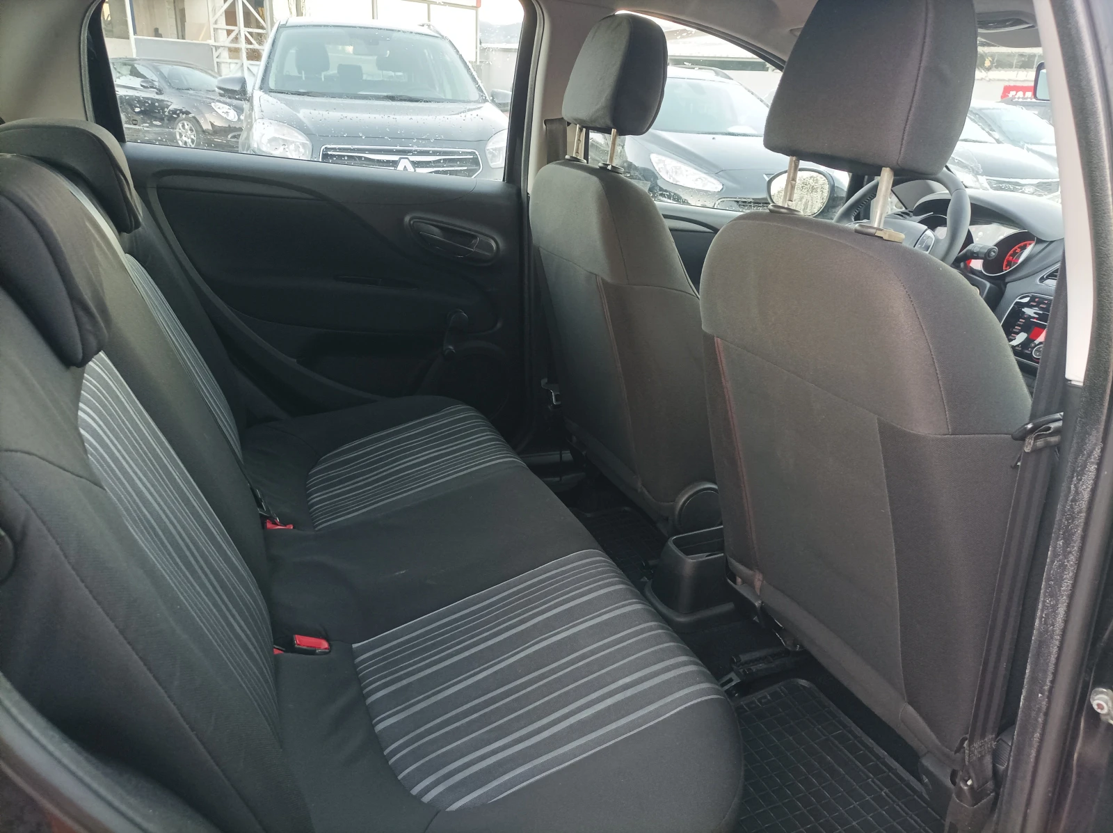 Fiat Punto 1.4 BENZIN/ ЛИЗИНГ , снимка 11 - Автомобили и джипове - 56349427