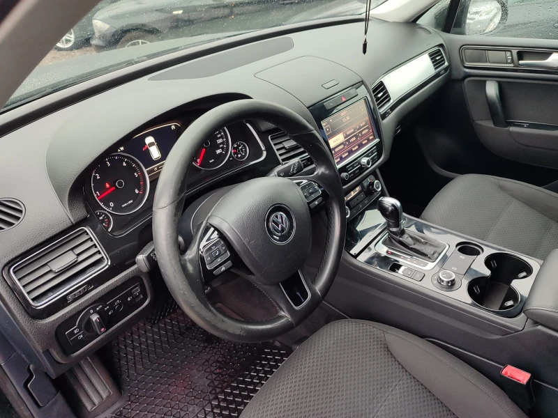 VW Touareg 3.0TDI Automatic 4x4 Euro5A, снимка 10 - Автомобили и джипове - 48345959