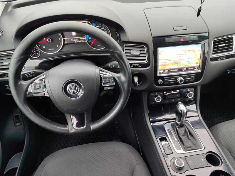 VW Touareg 3.0TDI Automatic 4x4 Euro5A, снимка 16 - Автомобили и джипове - 48345959