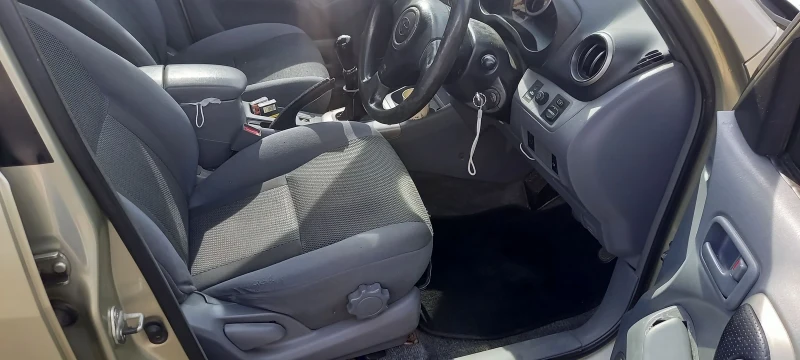 Toyota Rav4 2.0 газ. Десен Волан, снимка 8 - Автомобили и джипове - 52629182