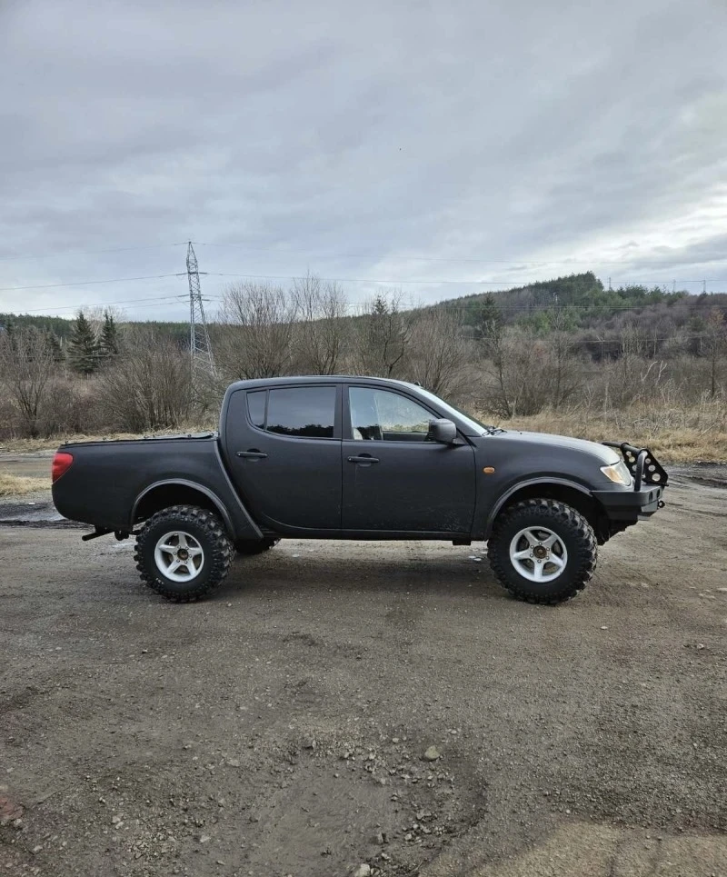 Mitsubishi L200, снимка 9 - Автомобили и джипове - 47283631