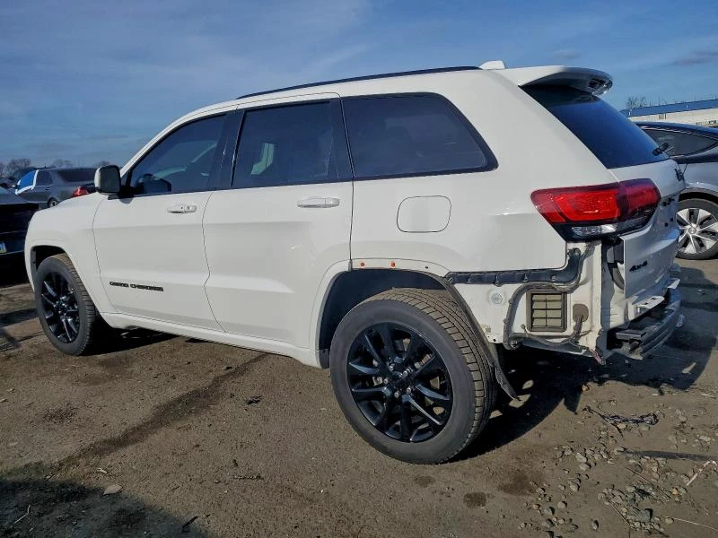 Jeep Grand cherokee LAREDO, снимка 2 - Автомобили и джипове - 53380818