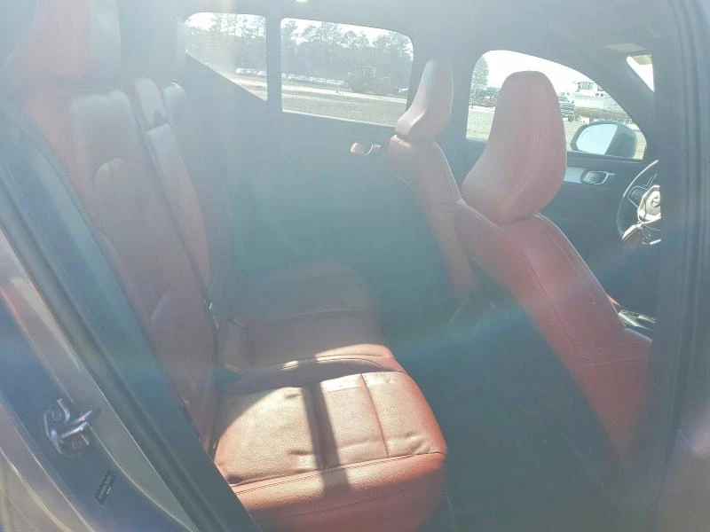 Volvo XC40 T5 MOMENTUM, снимка 11 - Автомобили и джипове - 53609489