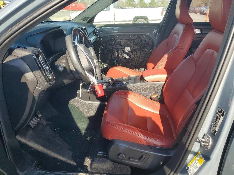 Volvo XC40 T5 MOMENTUM, снимка 7 - Автомобили и джипове - 53609489