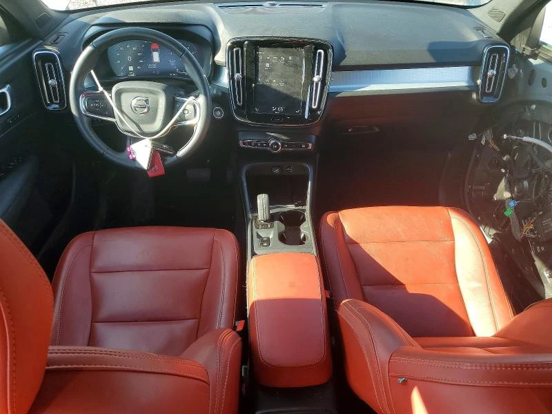 Volvo XC40 T5 MOMENTUM, снимка 8 - Автомобили и джипове - 53609489