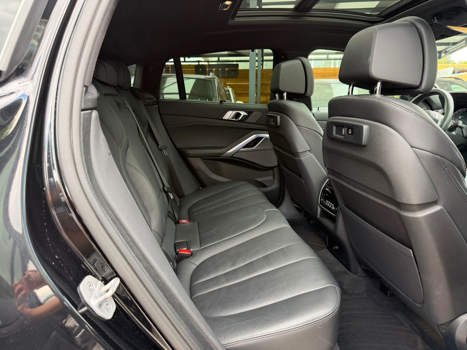BMW X6 40i xDrive M-pack , снимка 10 - Автомобили и джипове - 55424865
