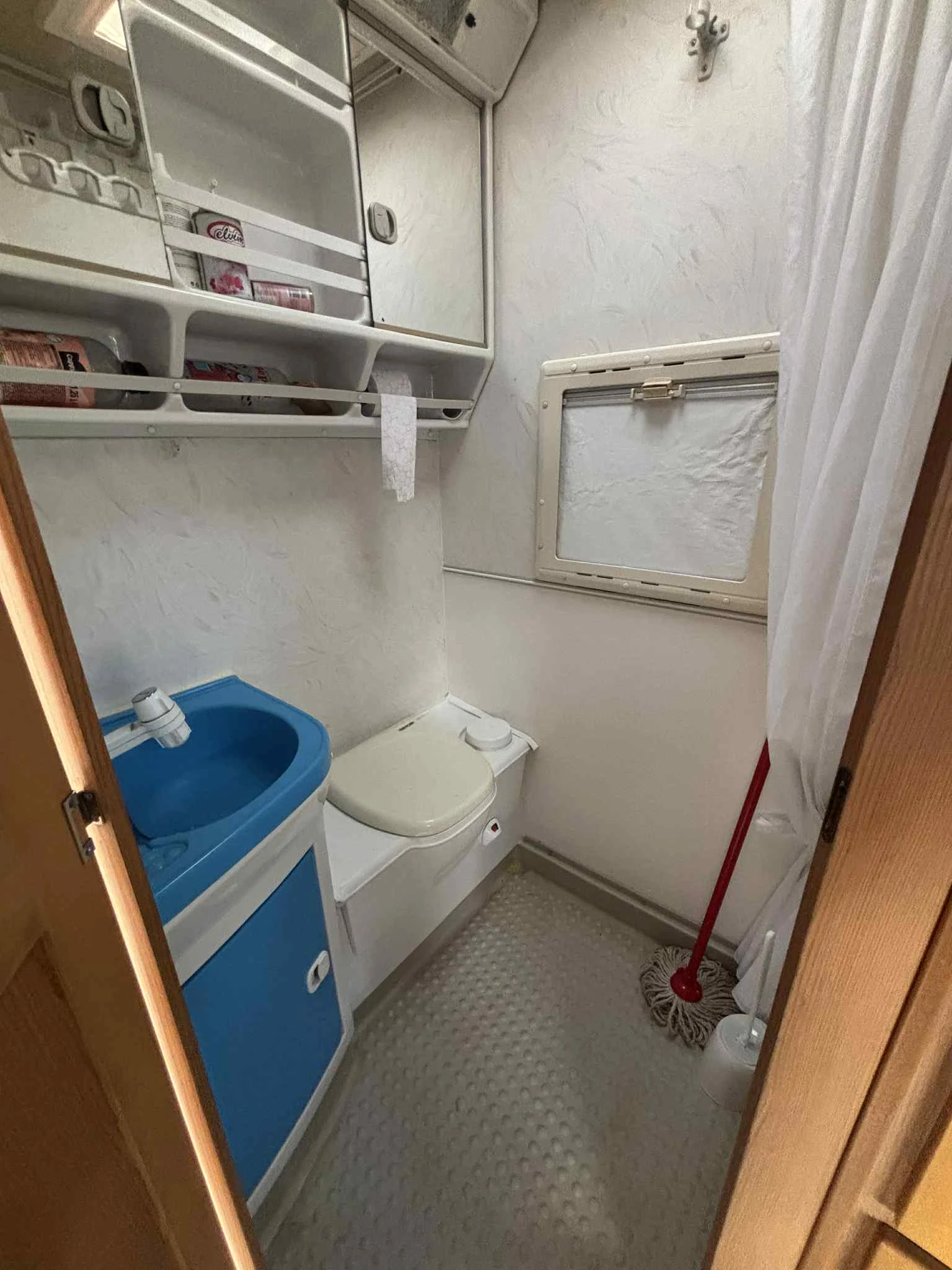 Кемпер Fiat Ducato EuroMobil, снимка 11 - Каравани и кемпери - 53663551