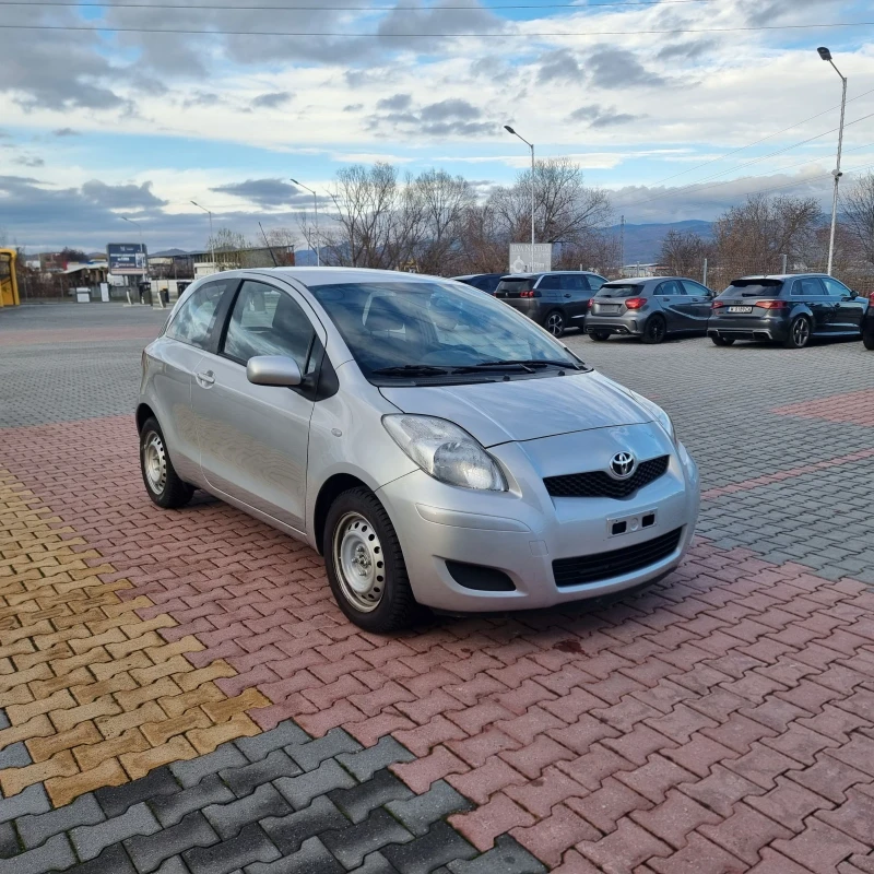 Toyota Yaris 1.0, снимка 7 - Автомобили и джипове - 48297072