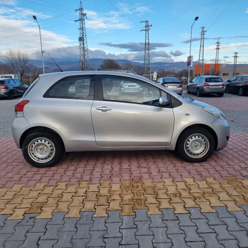 Toyota Yaris 1.0, снимка 6 - Автомобили и джипове - 48297072