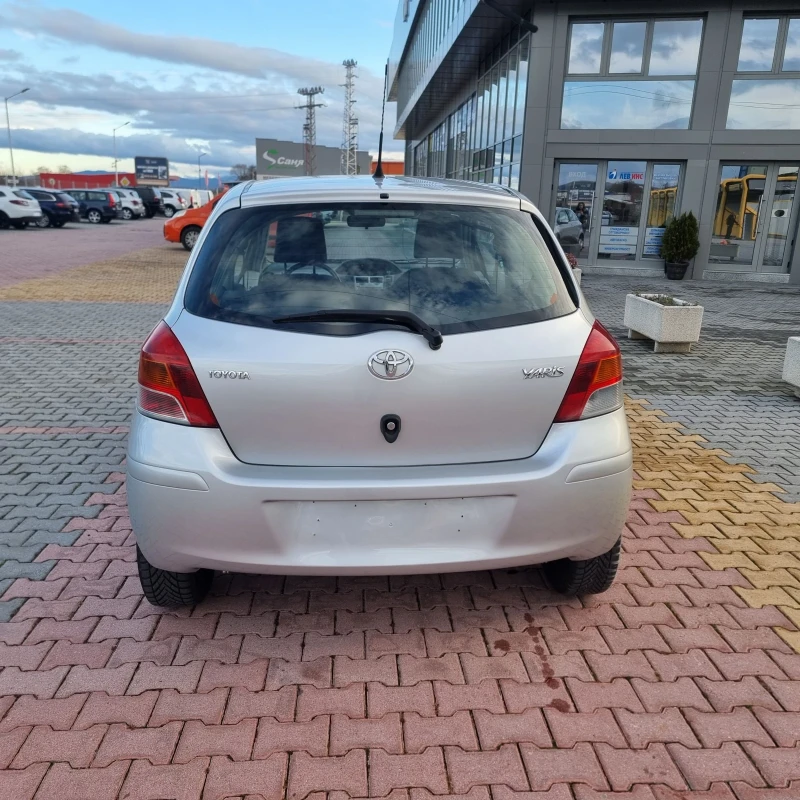 Toyota Yaris 1.0, снимка 4 - Автомобили и джипове - 48297072