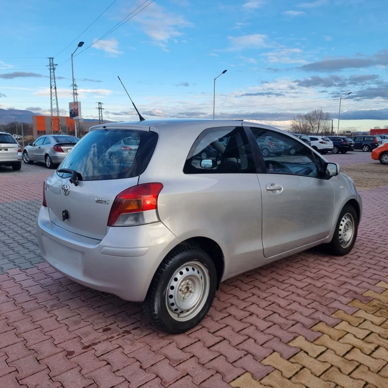 Toyota Yaris 1.0, снимка 5 - Автомобили и джипове - 48297072