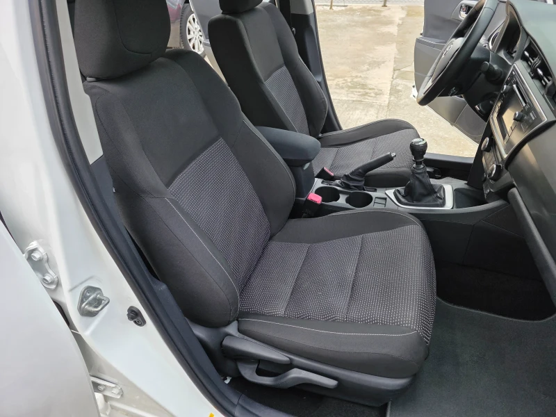 Toyota Auris 1.6 VVTI Камера Hands Free Климатроник Евро 5, снимка 7 - Автомобили и джипове - 52015600