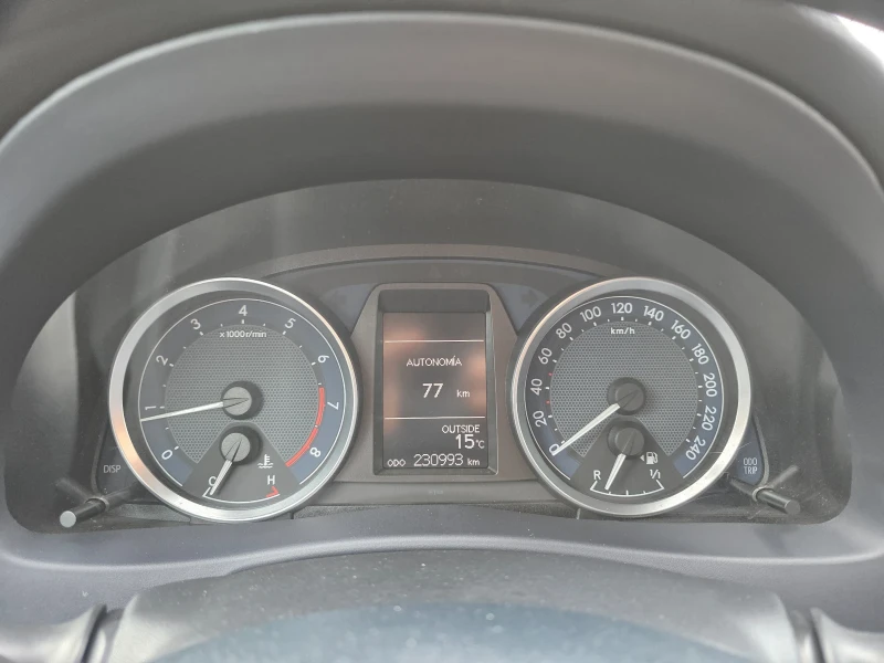 Toyota Auris 1.6 VVTI Камера Hands Free Климатроник Евро 5, снимка 14 - Автомобили и джипове - 52015600