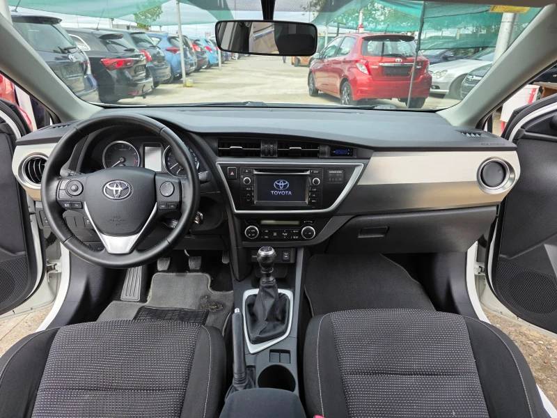 Toyota Auris 1.6 VVTI Камера Hands Free Климатроник Евро 5, снимка 11 - Автомобили и джипове - 52015600