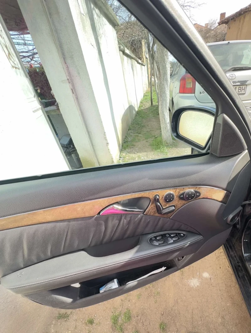 Mercedes-Benz E 320, снимка 9 - Автомобили и джипове - 52940792