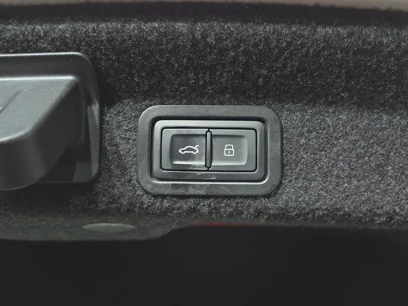 Audi A6 2.0 TFSI, снимка 16 - Автомобили и джипове - 55084456