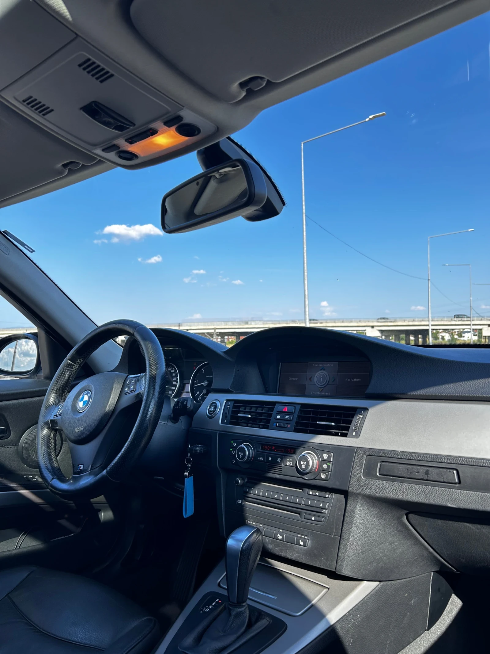 BMW 330 XD/NAVI/PANORAMA - изображение 9