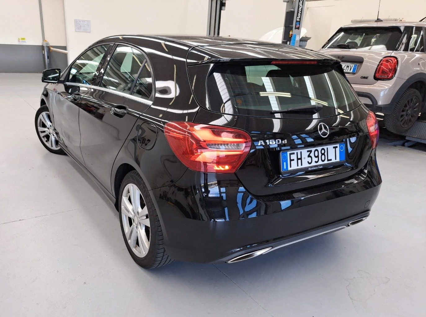 Mercedes-Benz A 180 АВТОМАТ+ LED+ Камера+ ПОЛУКОЖЕНО РЕКАРО - изображение 5