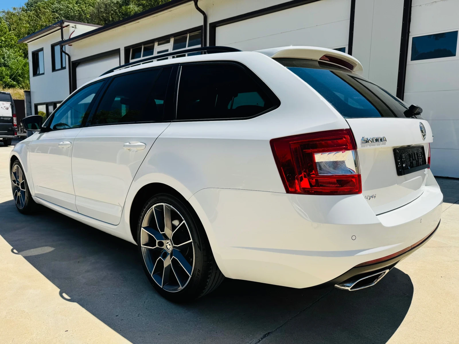Skoda Octavia * VRS* DSG* KEYLESS* 4x4* FULL - изображение 5