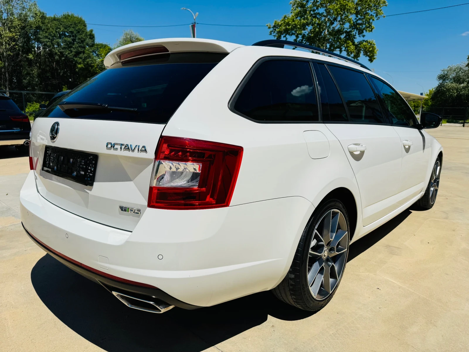 Skoda Octavia * VRS* DSG* KEYLESS* 4x4* FULL - изображение 7