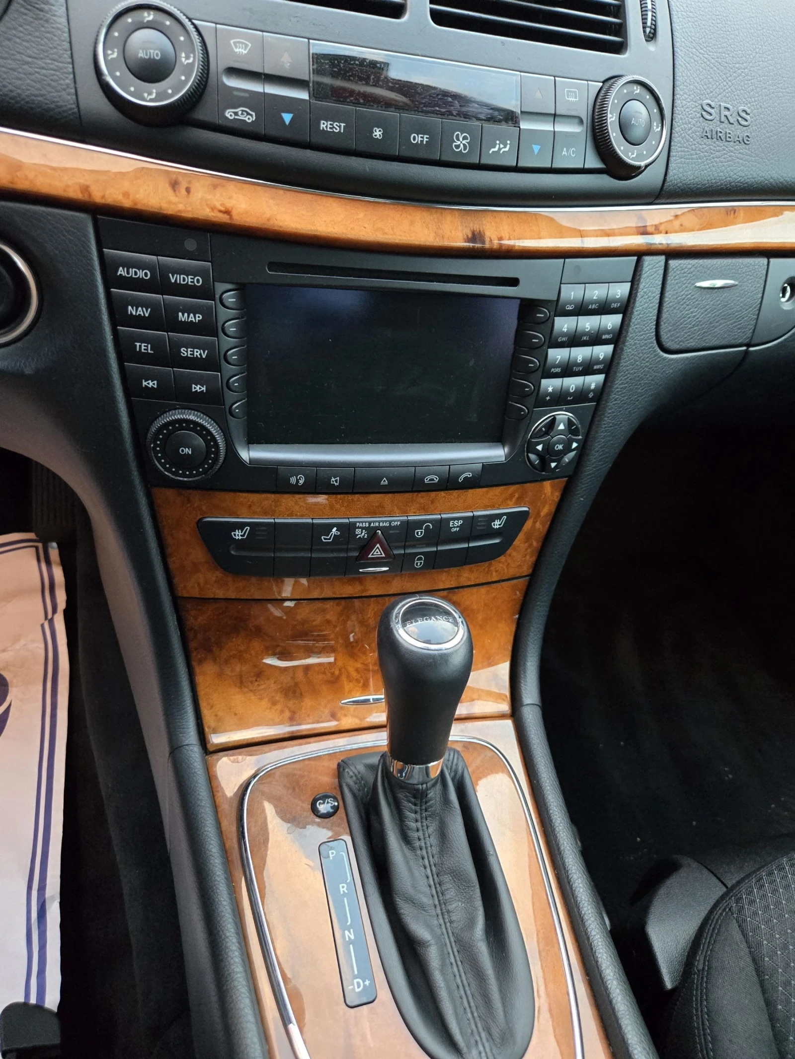 Mercedes-Benz E 320 Нов внос Германия във много добро състояние  - изображение 9