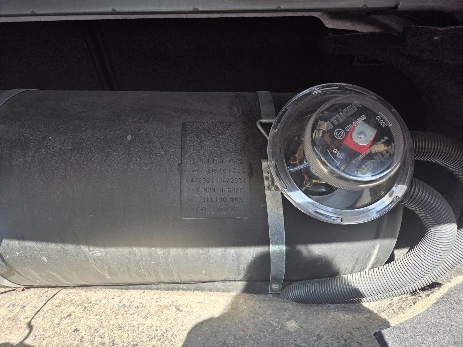 Toyota Avensis 1.8i, снимка 12 - Автомобили и джипове - 54271271