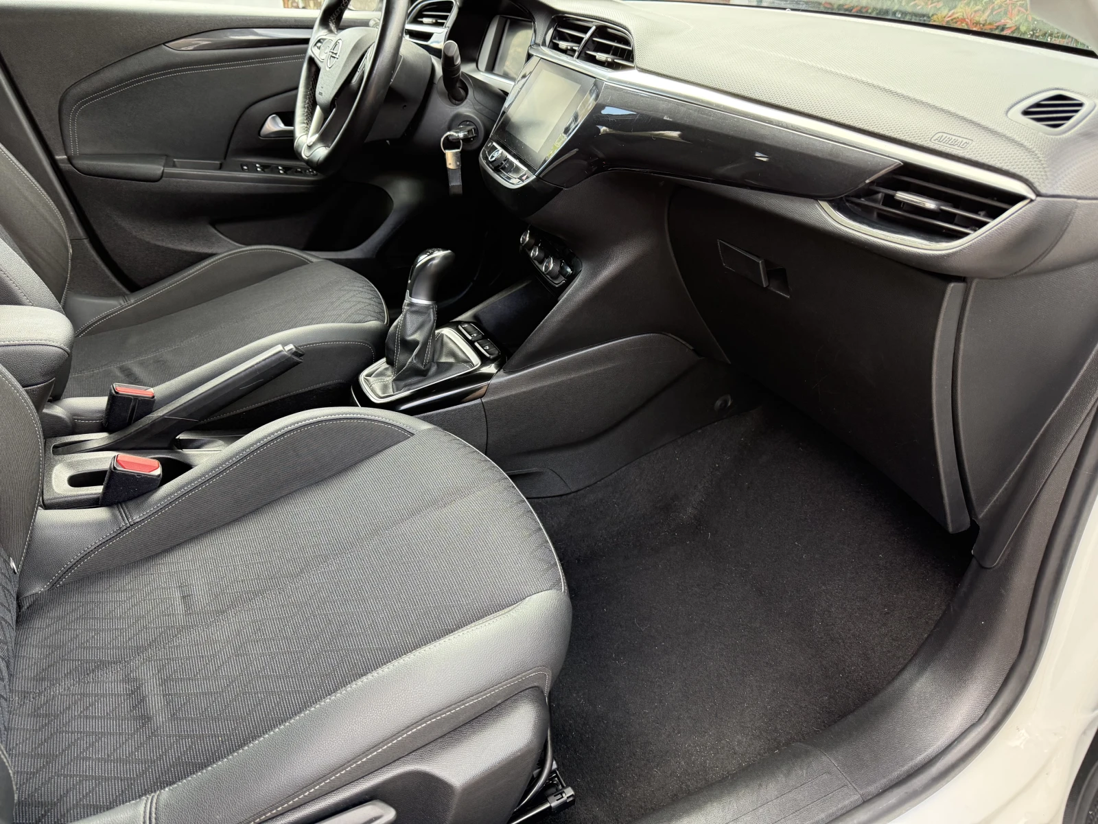 Opel Corsa 1.2i Cosmo.Full-Led.Car Play., снимка 9 - Автомобили и джипове - 54290129